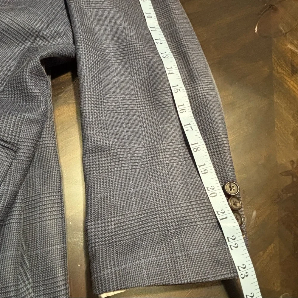 Ralph Lauren Blue Plaid Mens Blazer Size 44R 52% silk-sole and 48% wool-laine
